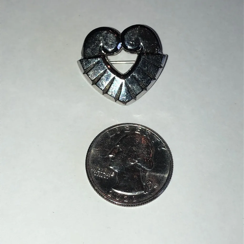 Elegant Silver Tone Vintage Retro Boho Heart Brooch - Image 3