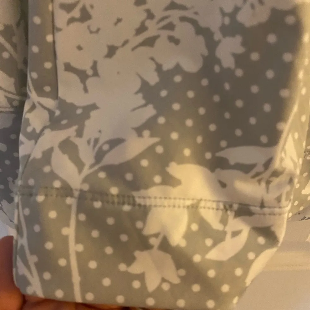 Lands' End Grey Floral Crew Neck Long Sleeve Rash Guard UPF 50 Swim Tee - Image 3