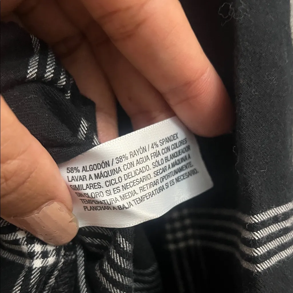 2X Black Checkered button down light flannel style Shirt - Image 4