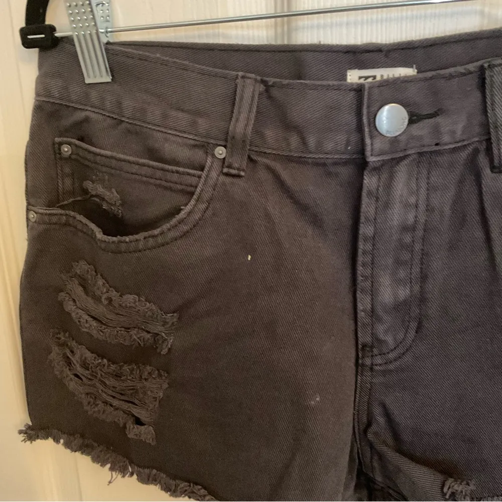 Billabong distressed shorts size30 new - Image 4