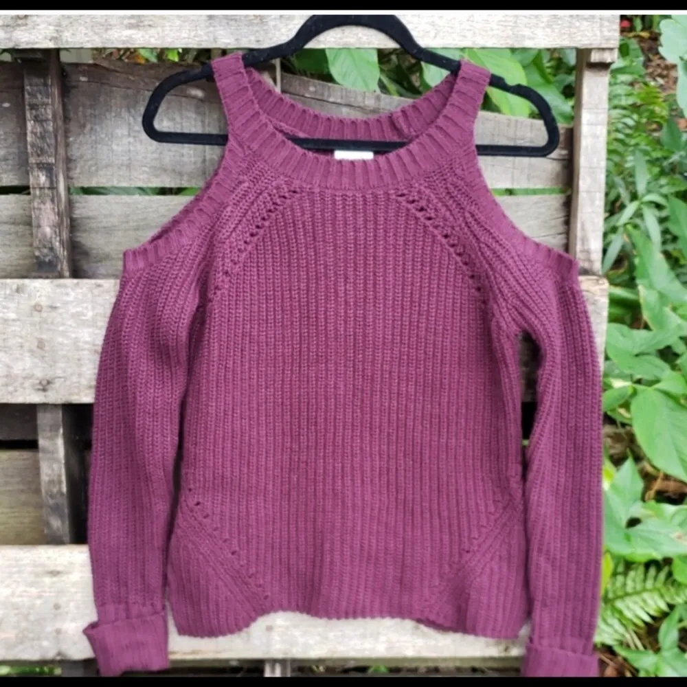 F21 maroon cold shoulder sweater - Image 6