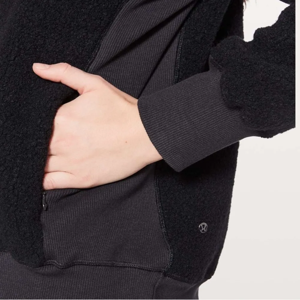 Lululemon Stand Out Sherpa 1/2 Zip
Black - Image 2