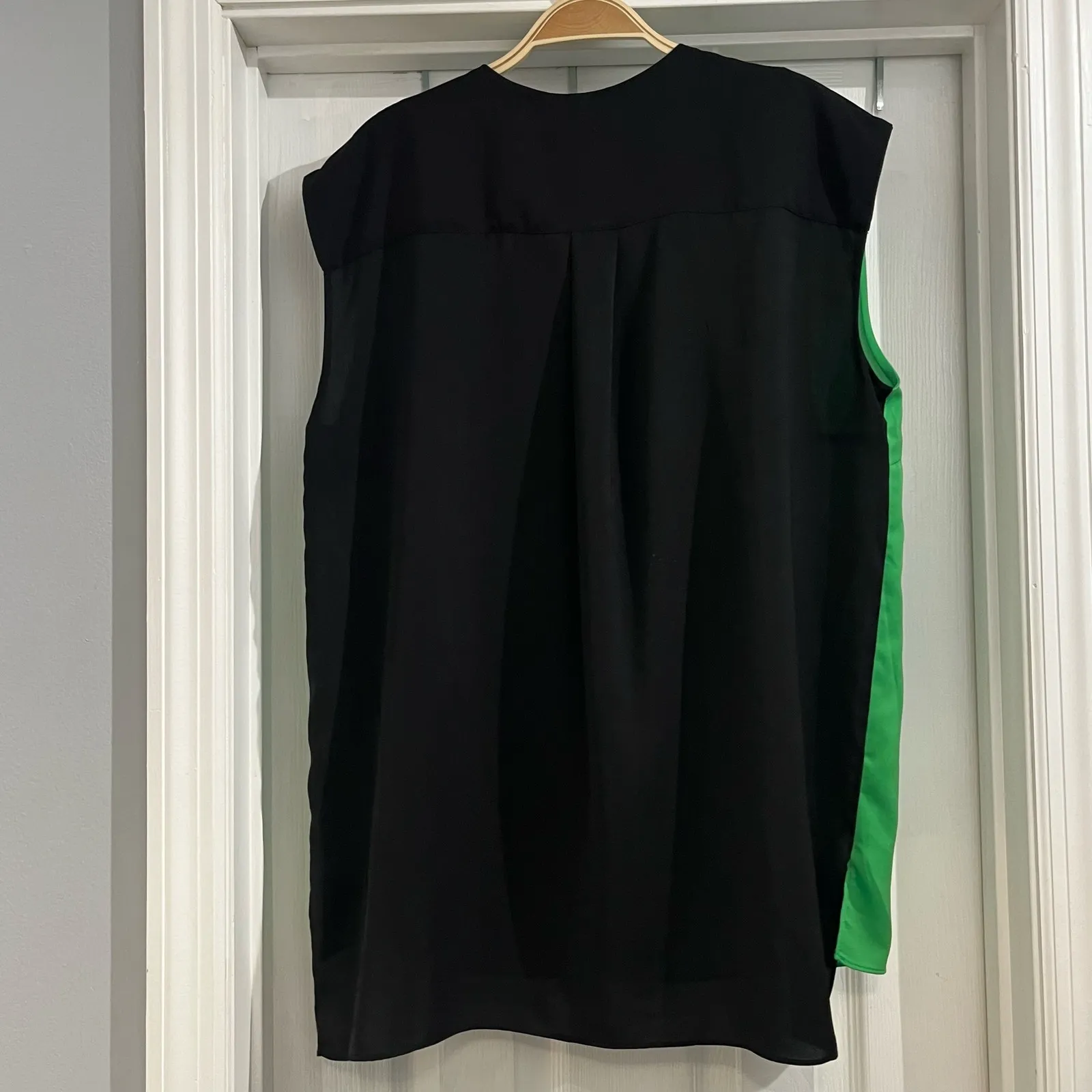 Milano Women’s Green & Black Sleeveless V - Image 2