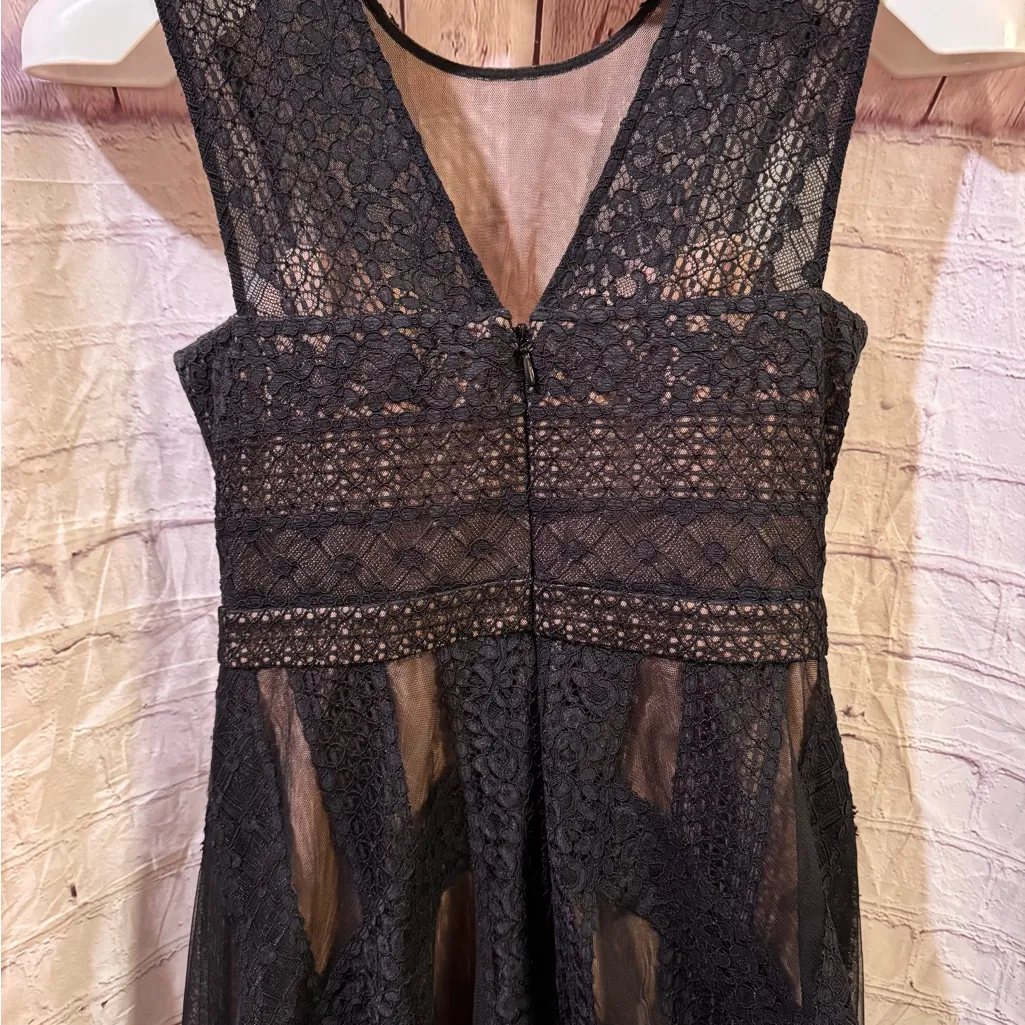 BCBG MAXAZRIA Andi
Handkerchief Asymmetric Lace
Tulle Dress Black - Image 10