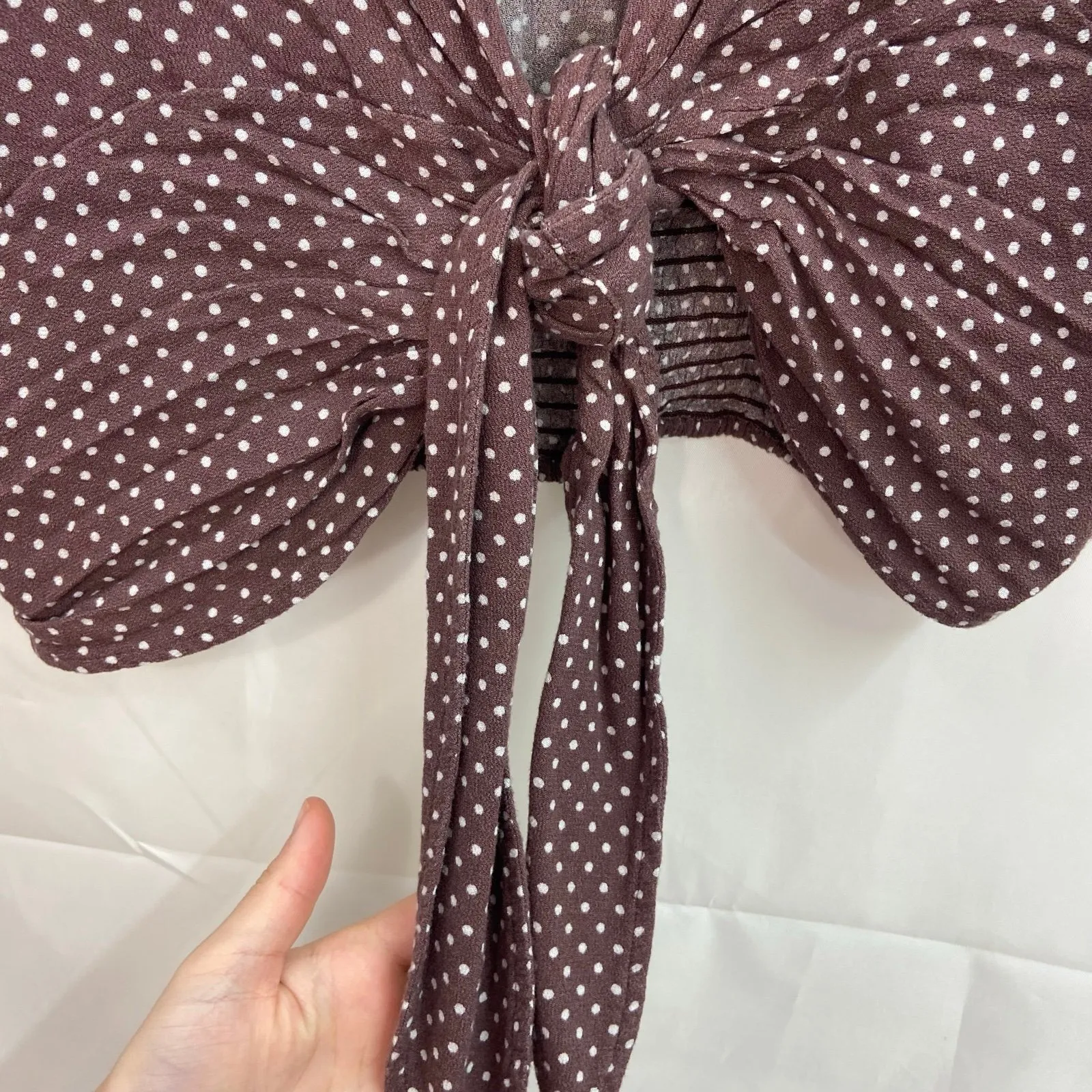 American Eagle women's brown spotted‎ tie v-neck cap sleeve casual cropped shirt - Image 3