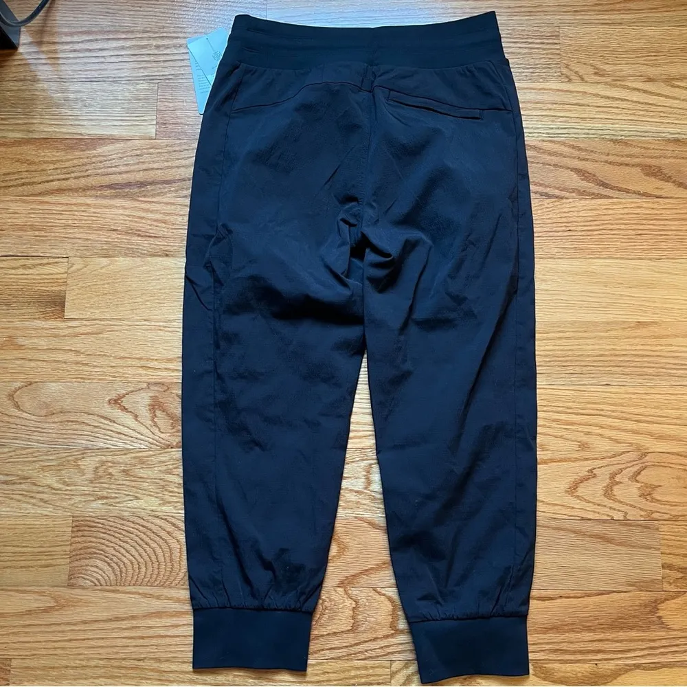 Athleta Trekkie north crop joggers in black size 4 - Image 3