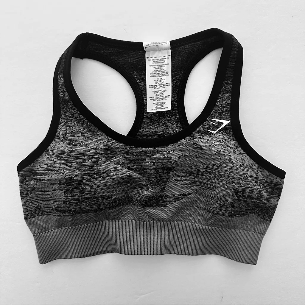 Gymshark  M/S Crossover Shorts & Adapt Ombré Seamless Sports Bra Set - Image 4