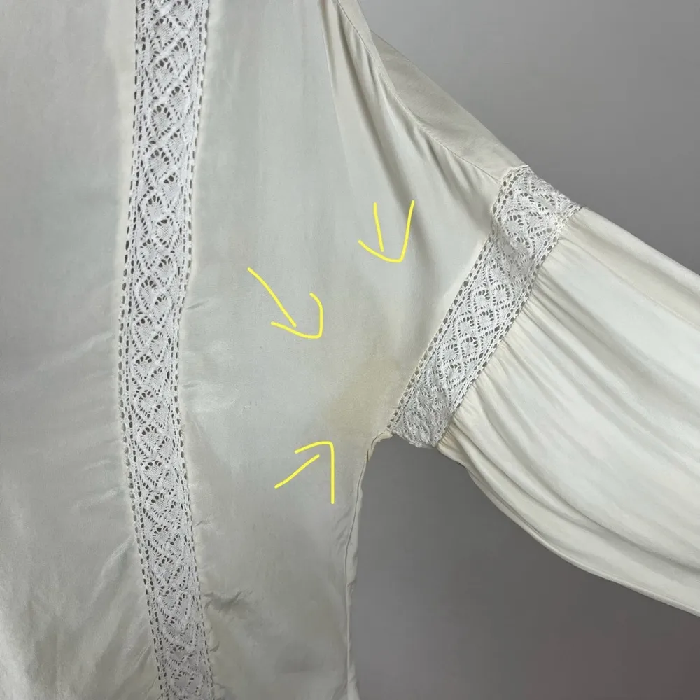 FRAME Denim Le Lace Trim Blouse in Off White - Image 8