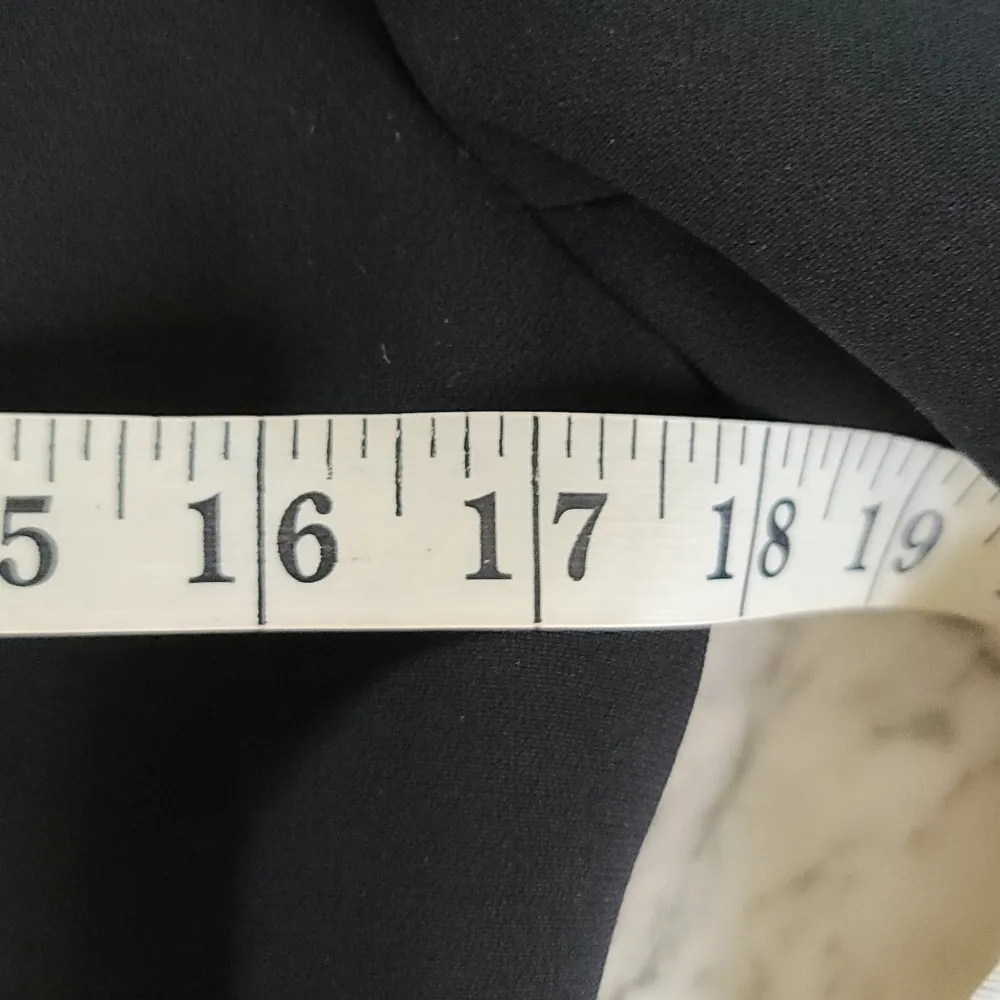 tahari structured blazer size 4 - Image 5