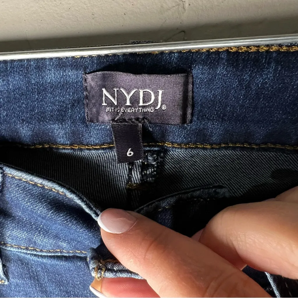 Marilyn Straight Quinn Lift Tuck Technology Denim Jeans - Image 7