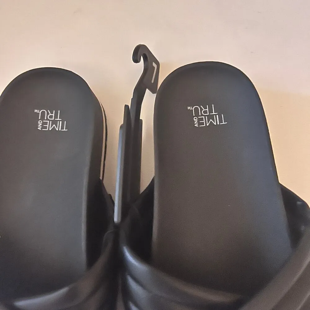 Time and Tru Women's Cross Strap Black Sandals  Sz 7 - Image 2