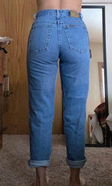 Vintage High Waisted Mom Jeans - Image 2