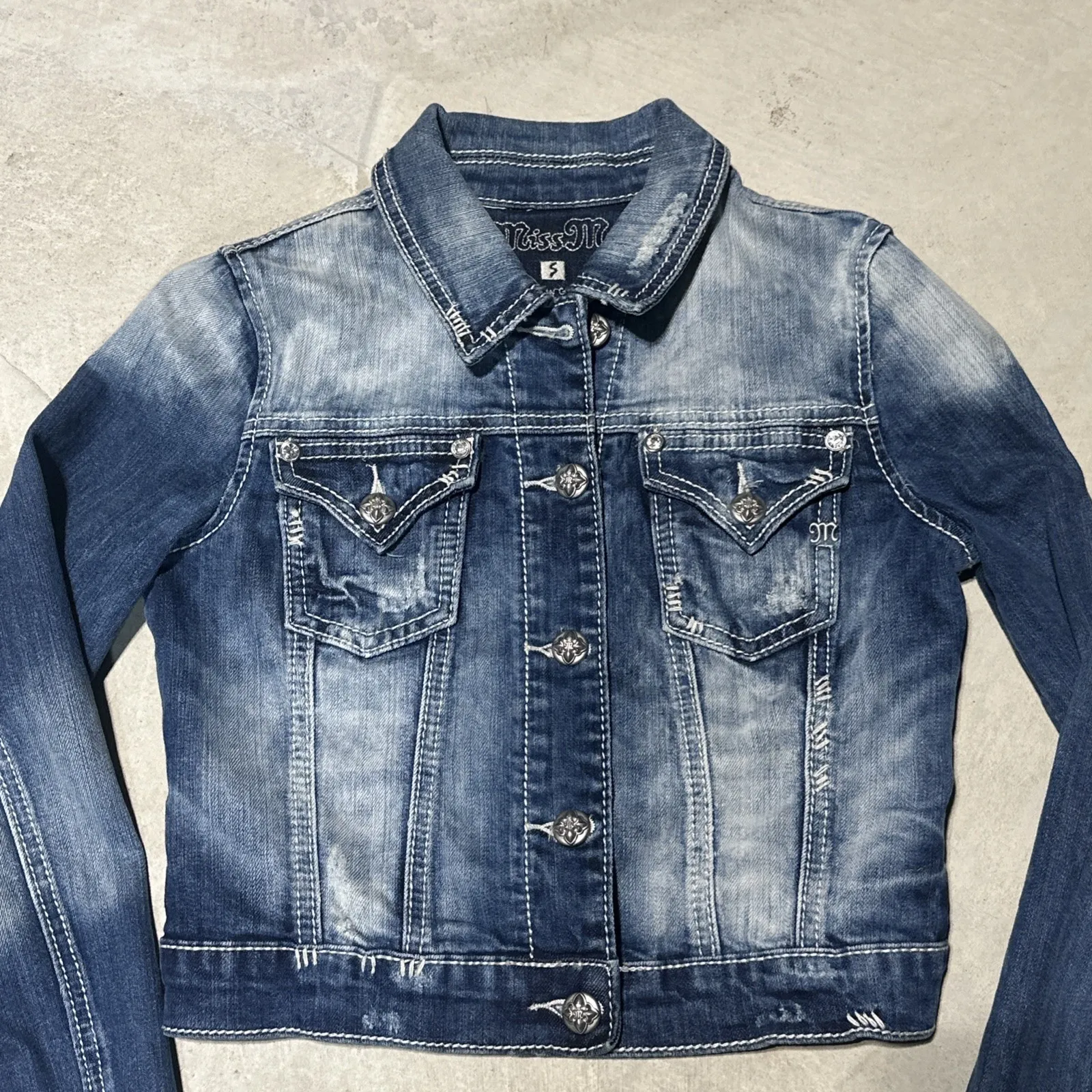 Miss Me Jean Jacket Women's SZ S Blue Denim Rhinestone Cropped Long Sleeve - Image 9