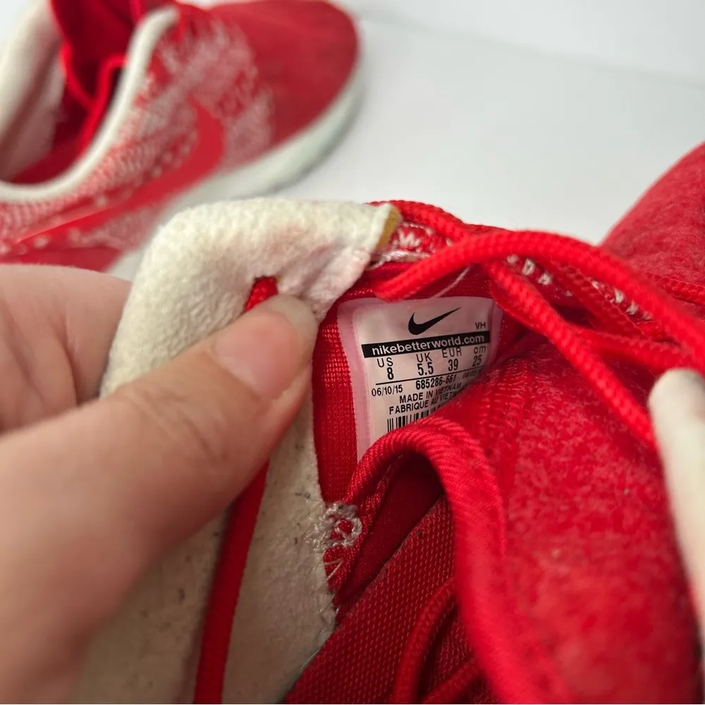 Nike Roshe One Winter Print Shoes Women's sz 8 Red Fair Isle Knit - Image 11