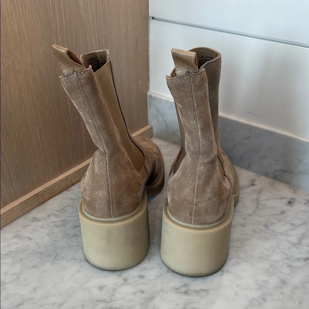 Dolce Vita Suede Ankle Boots (size 7.5) Tan - Image 4