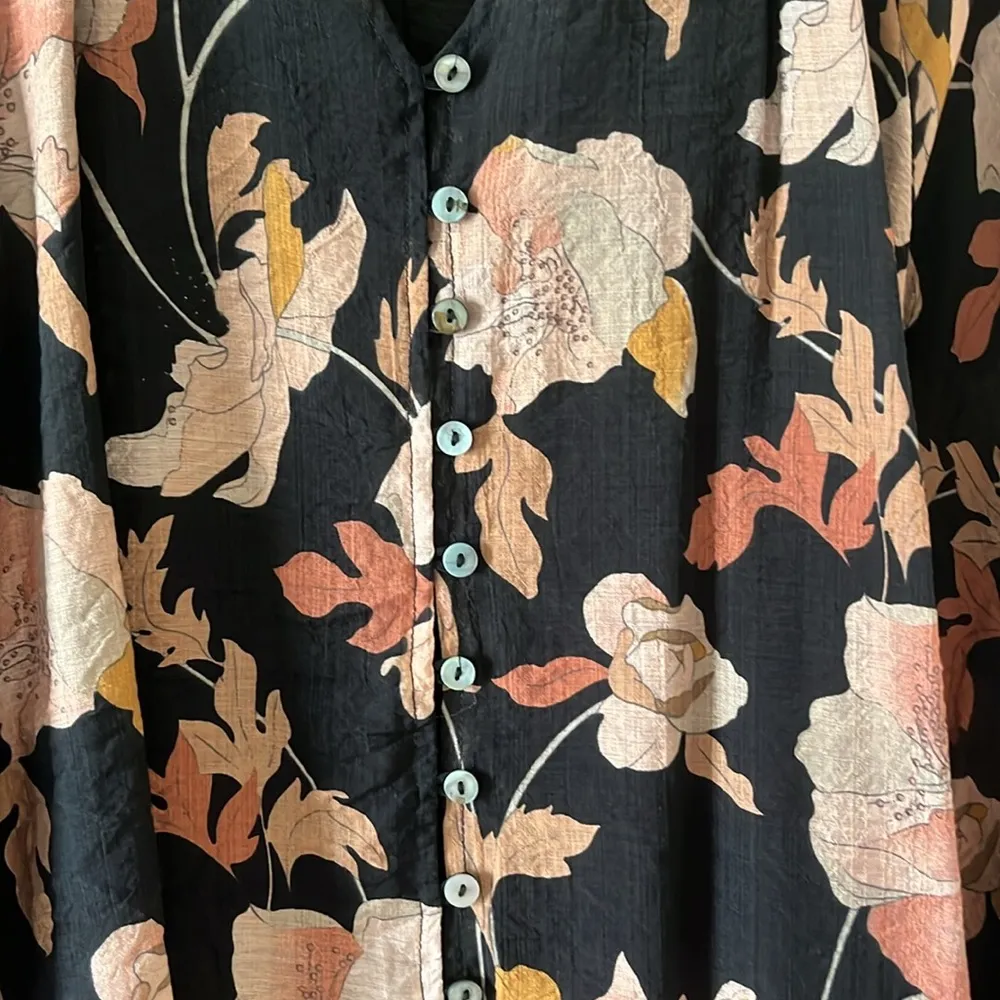 Beautiful Floral Top by Fate perfect for Fall - Image 3