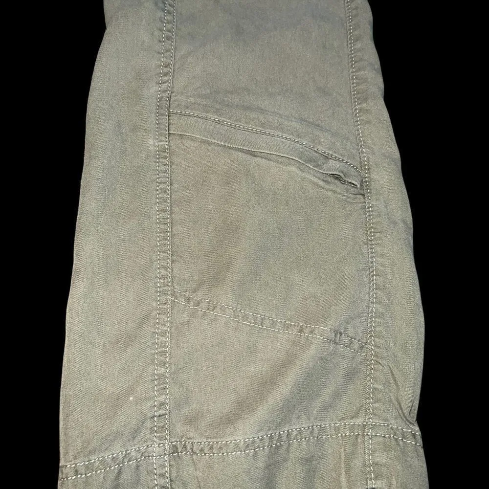 Athleta sage green lyocell pants with vented /zipper knees and pockets 6 petite - Image 4