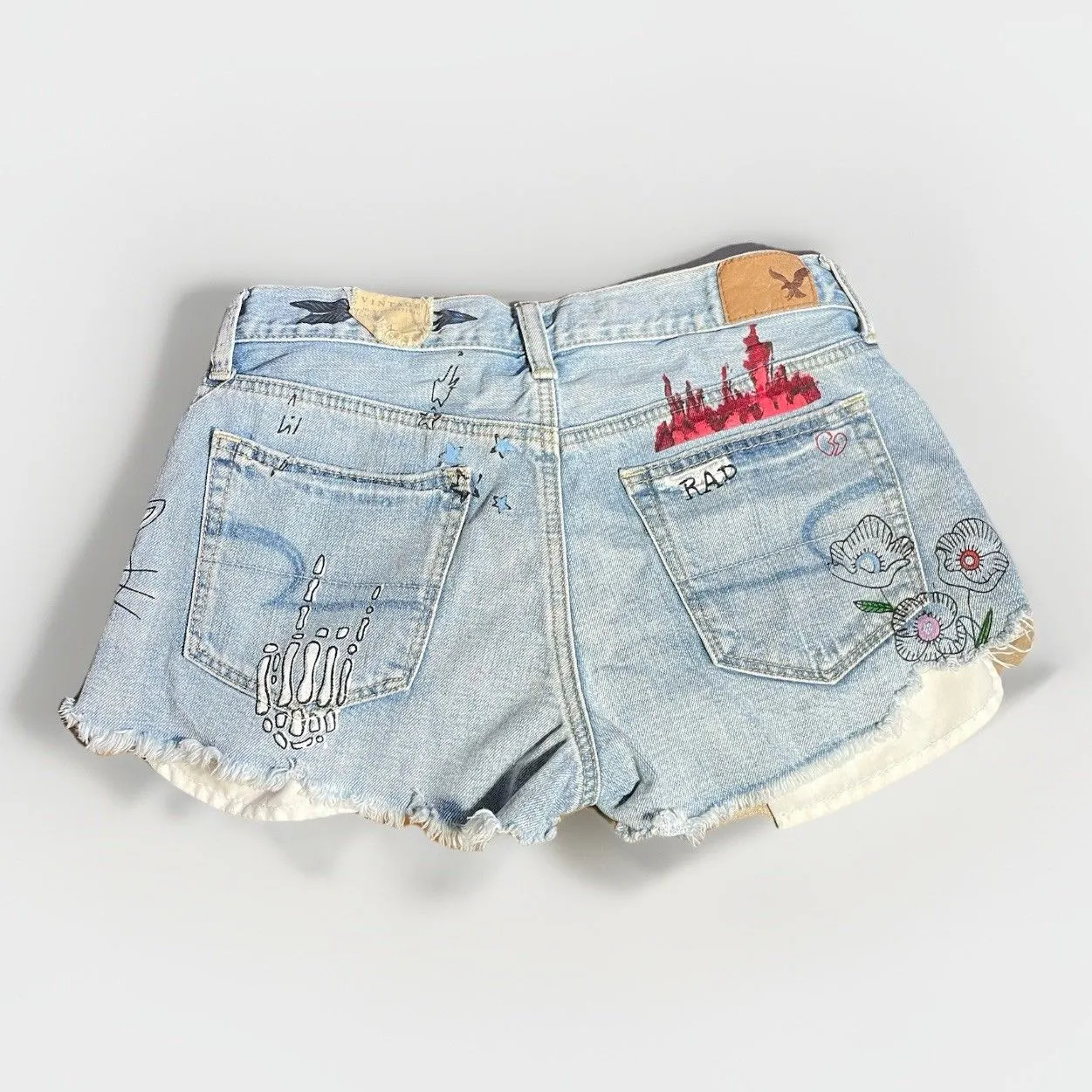 American Eagle Shorts 4 Hi Rise Denim Painted Graphic Frayed Hem Embellishment - Image 2