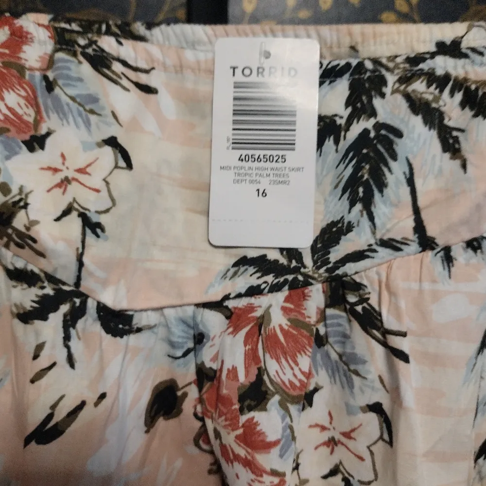 NEW Torrid Midi Poplin High Waist Skirt Trop Palm Tree - Image 2