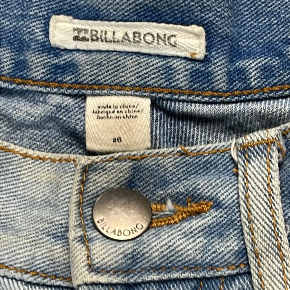 Billabong Distressed Cut-Off Shorts Size 26 - Image 8