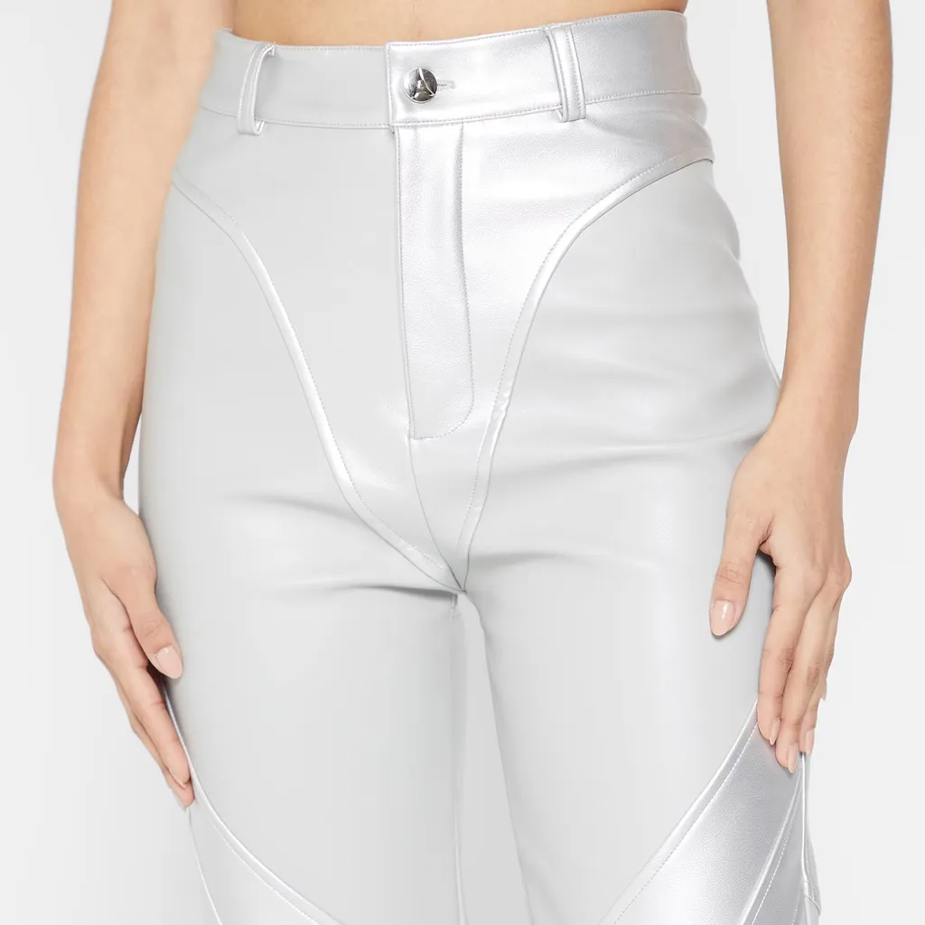 Maniere De Voir NWT Gray Silver Faux Leather Metallic High Waist Trousers Pants - Image 4