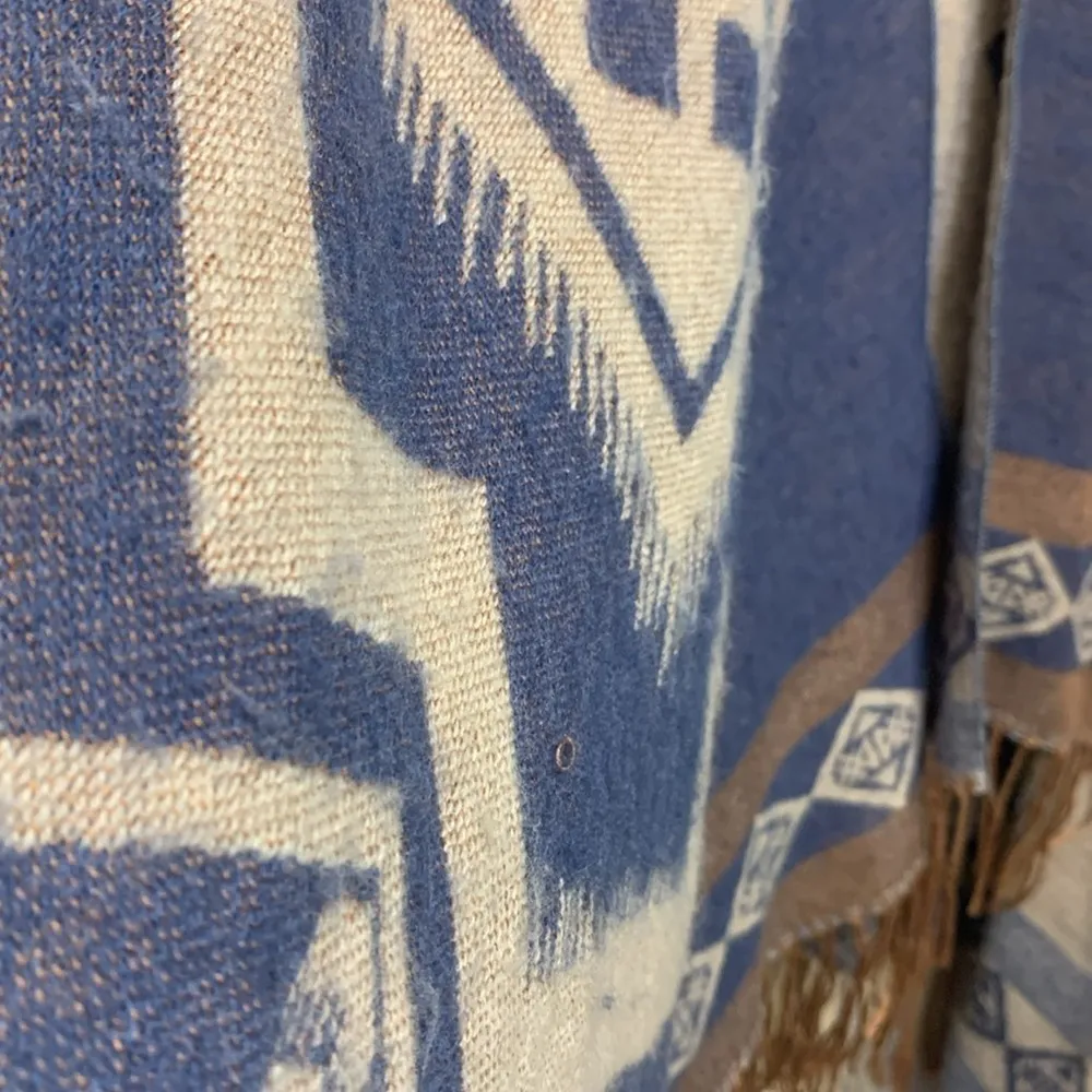 Mudd blue and tan Aztec shawl one size western cowgirlcore cowgirl * shedding - Image 6