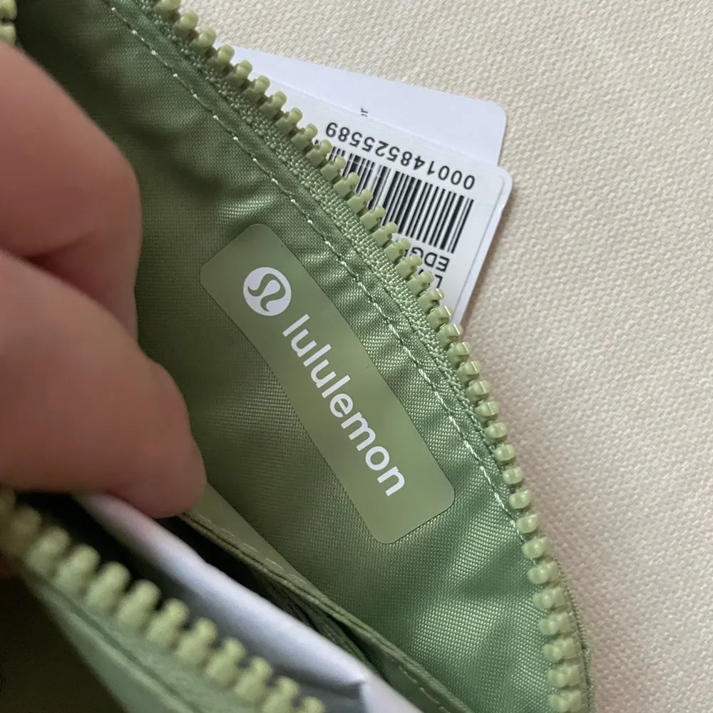 Clippable Card Pouch - Edamame Green - Image 5