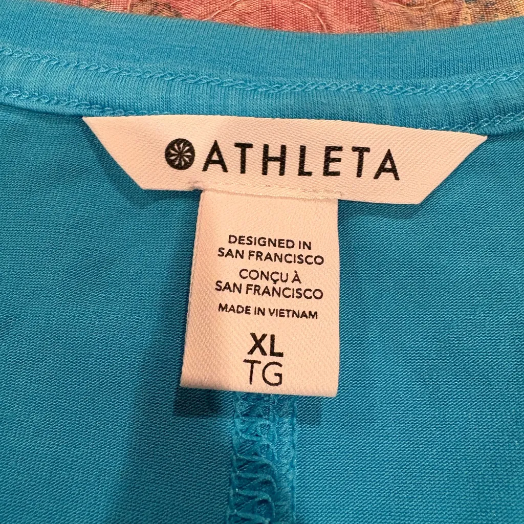 Athleta  scoop neck Tee shirt - Image 4
