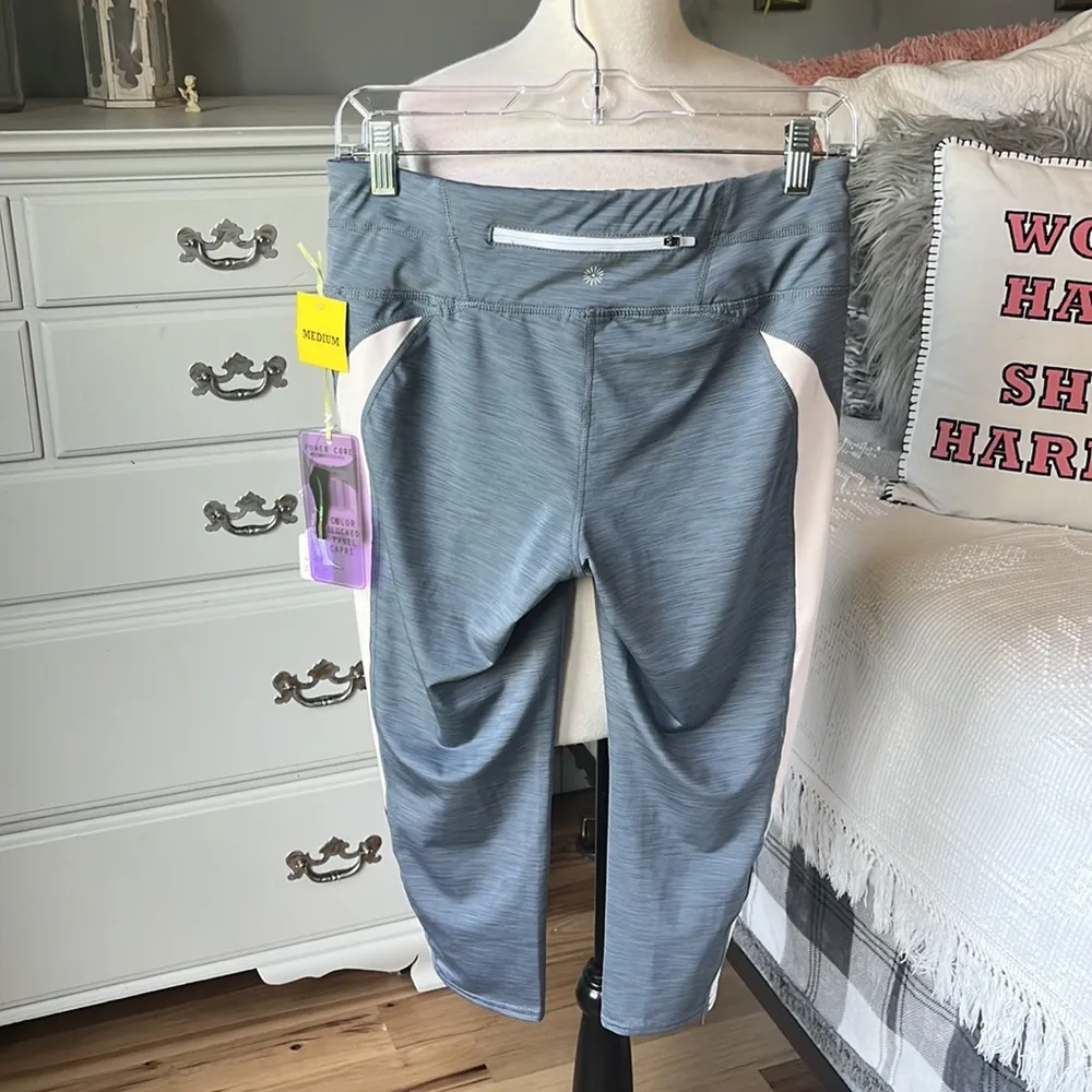 Power Core Color Blocked Capri Athletic Leggings Womens Medium Gray Cropped New - Image 5
