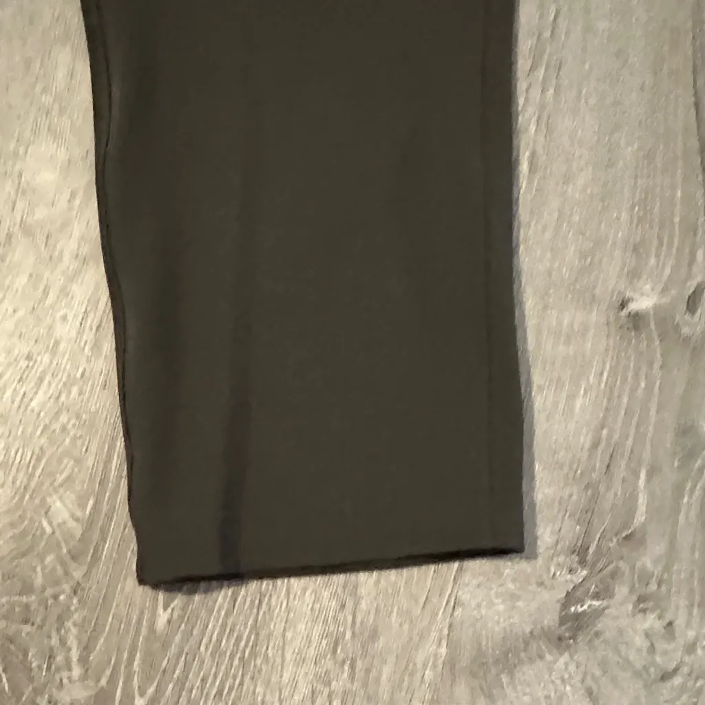 Lululemon Sz 6 On The Fly Crop Casual Crop‎ Dark Olive Drawstring Women’s Pants - Image 6