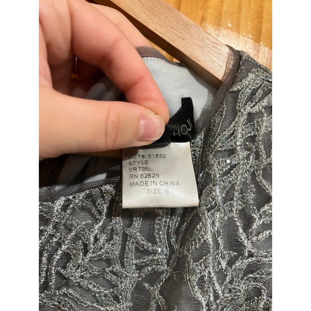 Tadashi Shoji Beaded Top Grey Ruched Feminine Maxi Evening Romantic Gown Size 6 - Image 3