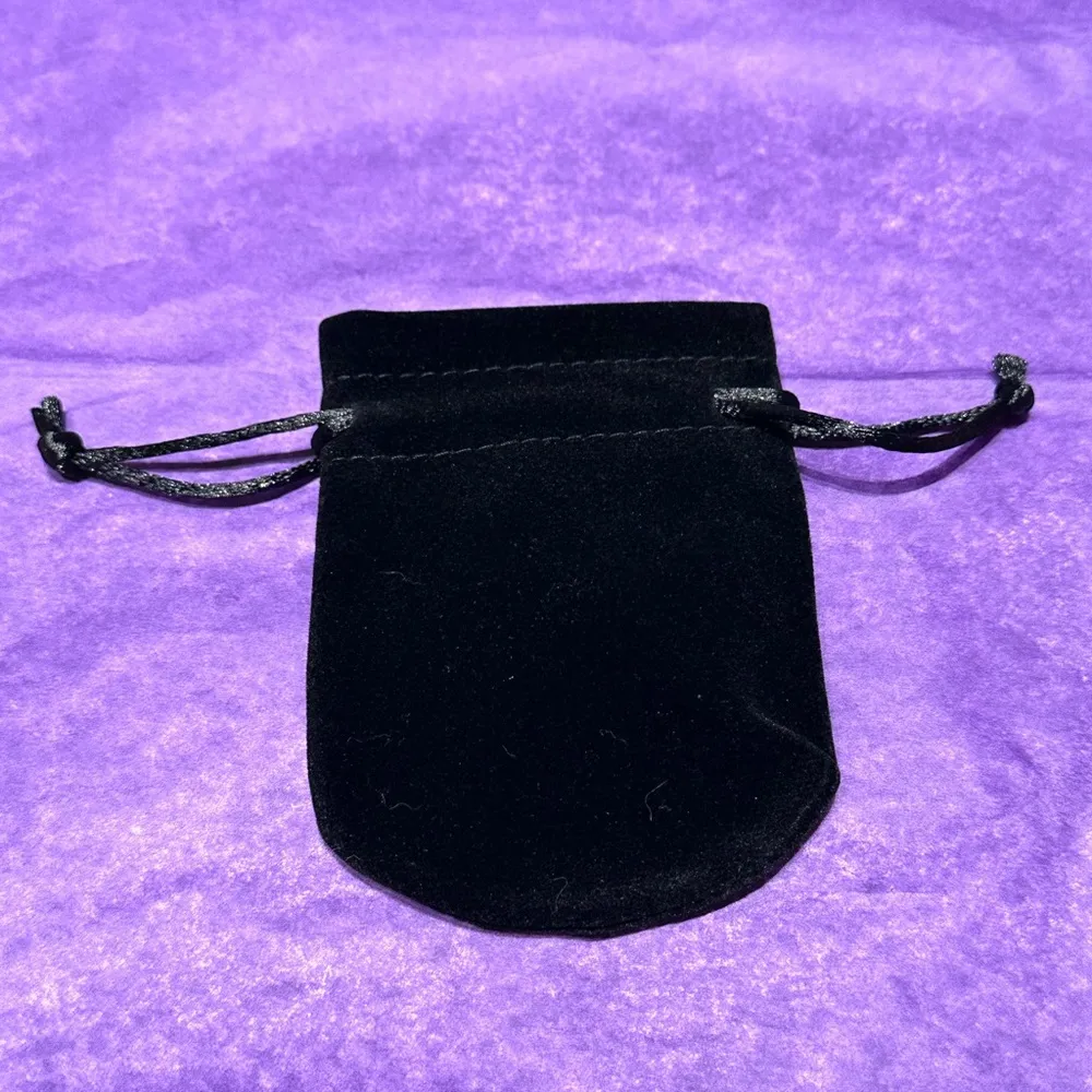 18k Gold Tone Gorgeous dainty rhinestone ring 💍 - Image 9