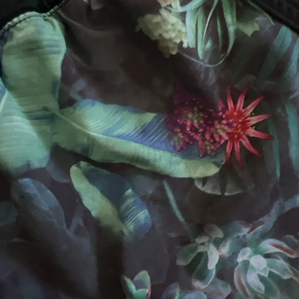 Inflected Highlight Multicolor  Flowers  Hotty Hot Shorts Size 4 - Image 5