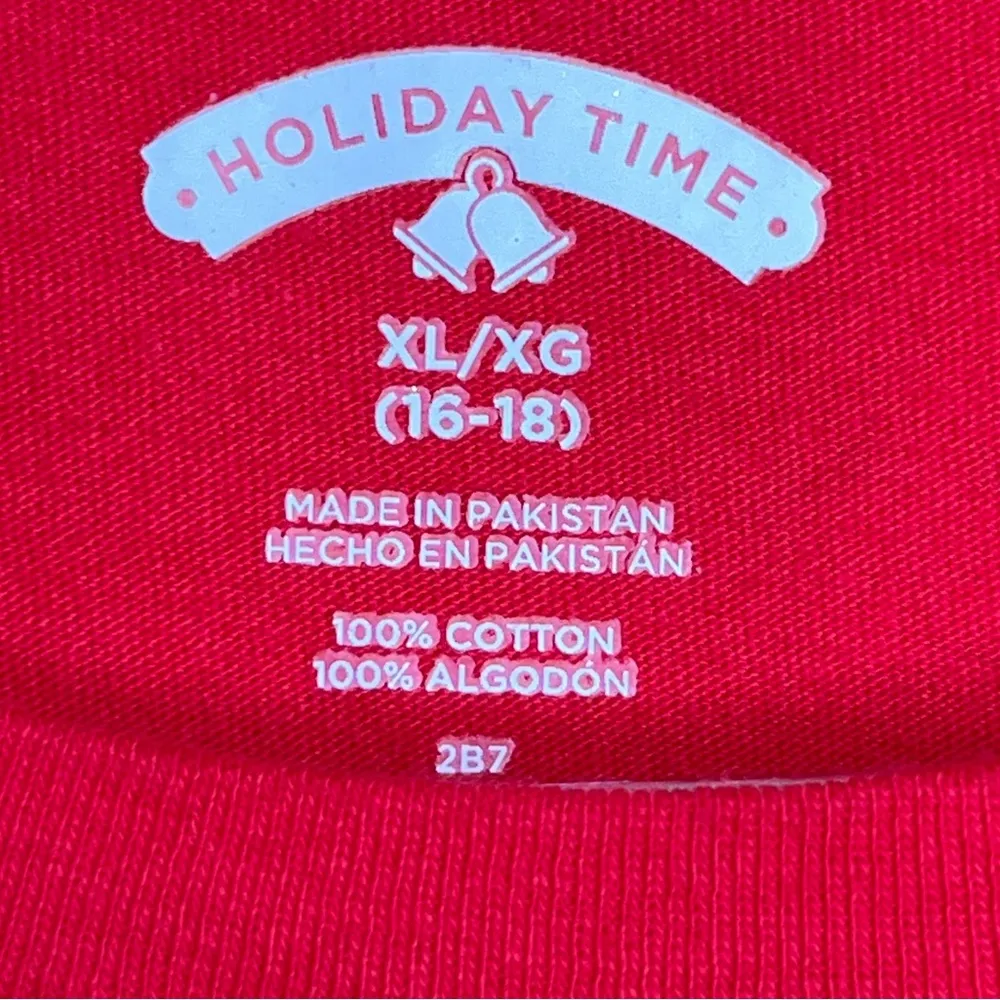 Believe in Magic Santa Christmas Red T Shirt Size XL but measures like a Large - Image 2