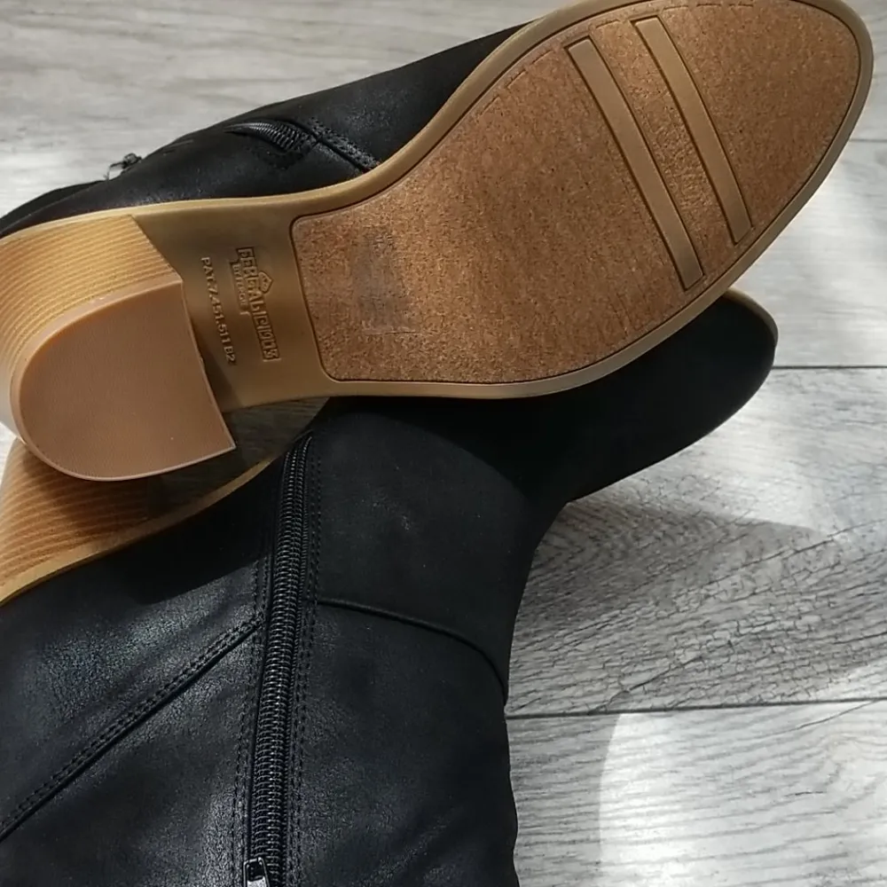 Studded Western-inspired Black bootie size 11 - Image 4