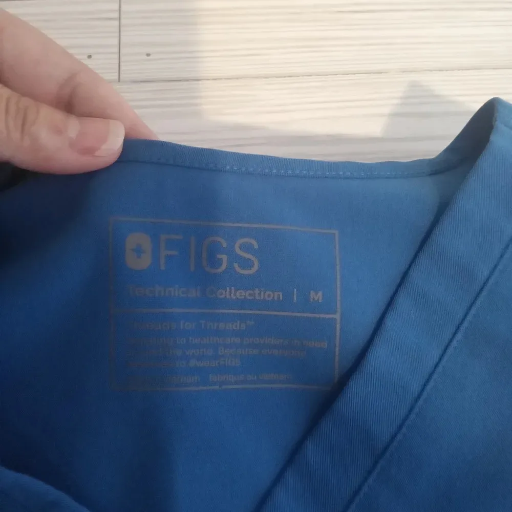 Figs Catarina scrub women's top blue size Medium - Image 4