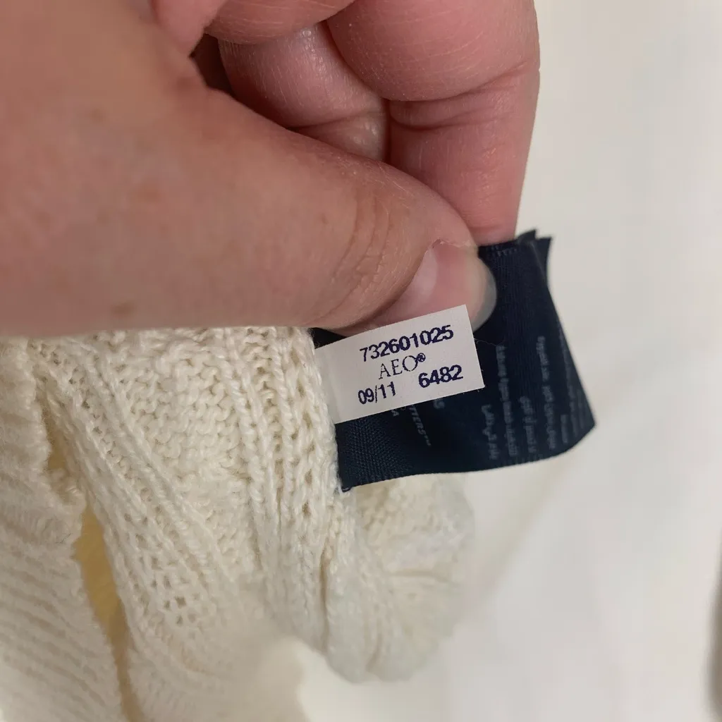 American Eagle Outfitters size medium y2k V-Neck Sweater long cream cable knit p - Image 9