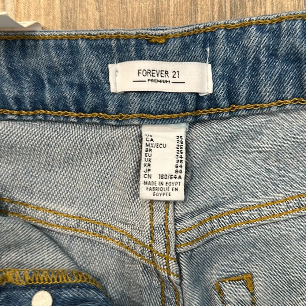 NEVER BEEN WORN - Forever 21 jeans - Image 5