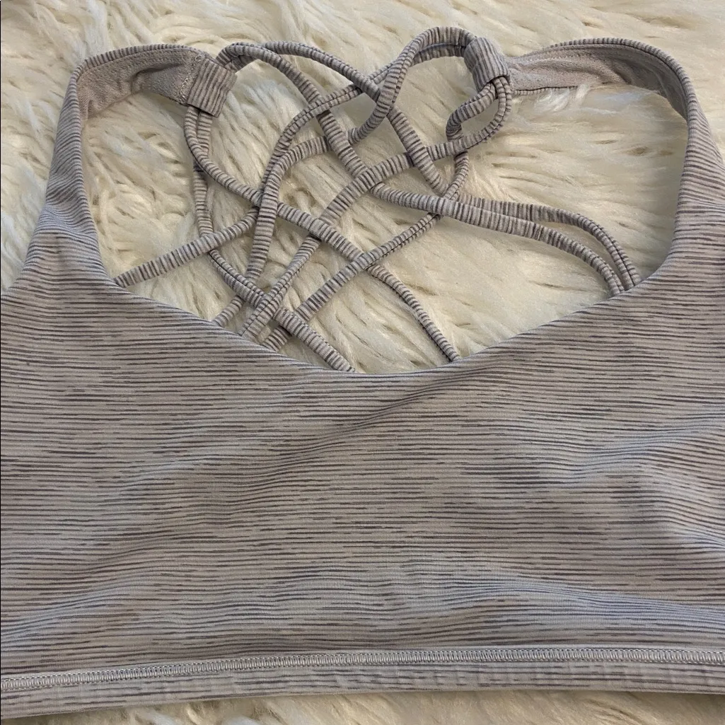 Lululemon size 6 Women's Strappy Gray Sports Bra excellent condition - Image 6