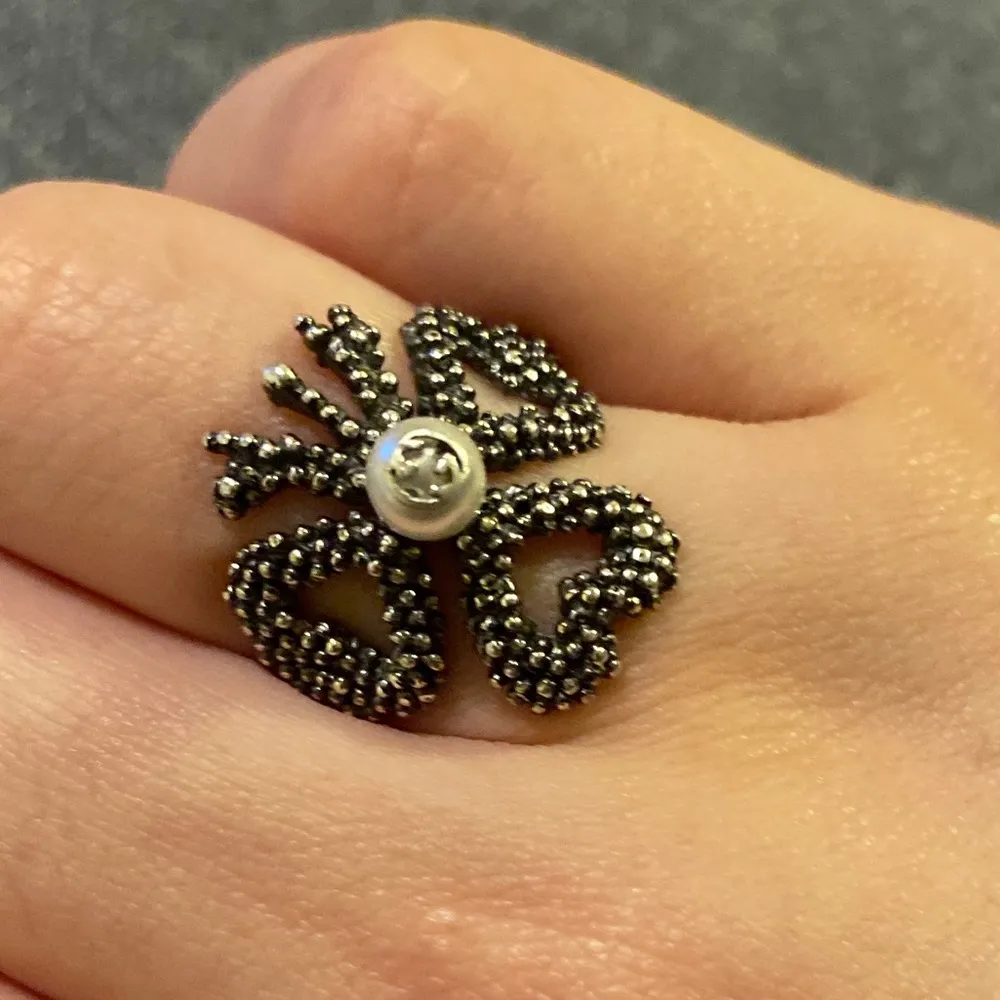 Gucci sterling silver faux Pearl heart ring size 14 - Image 5