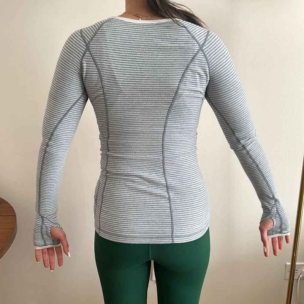 lululemon Rulu Reversible Long Sleeve Tee Top | Size 4 | EUC - Image 2