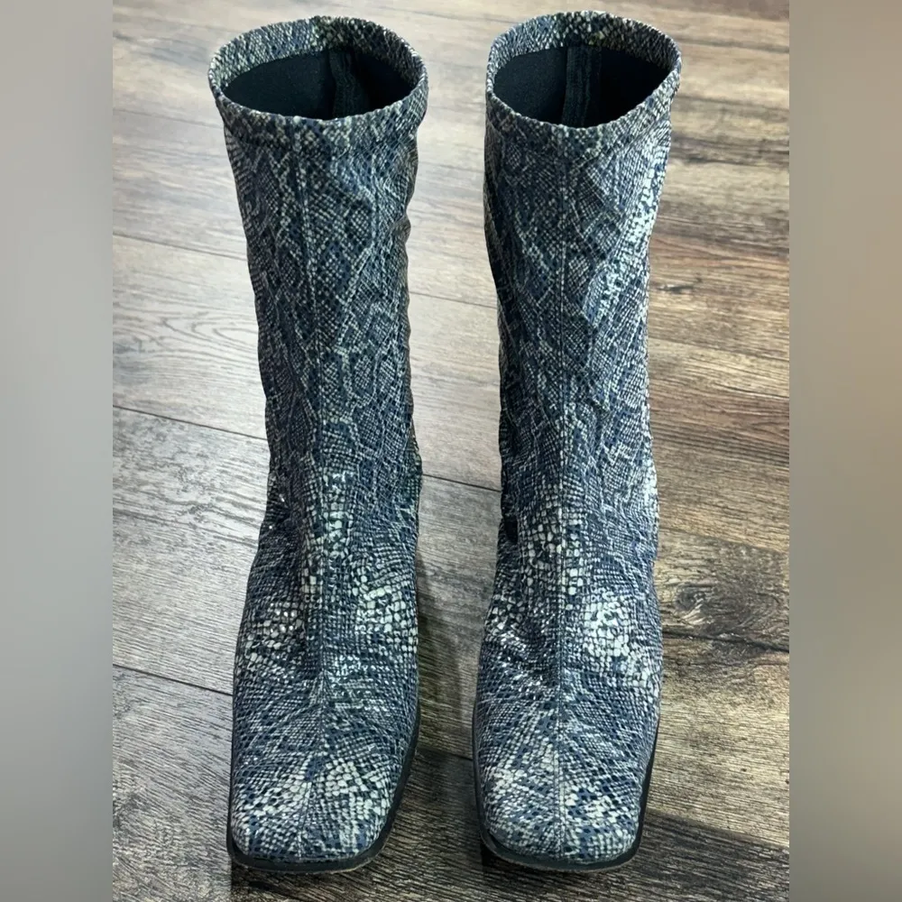 Vero‎ Cuoio Faux Snake Skin Boots Blue Size 7 - Image 3