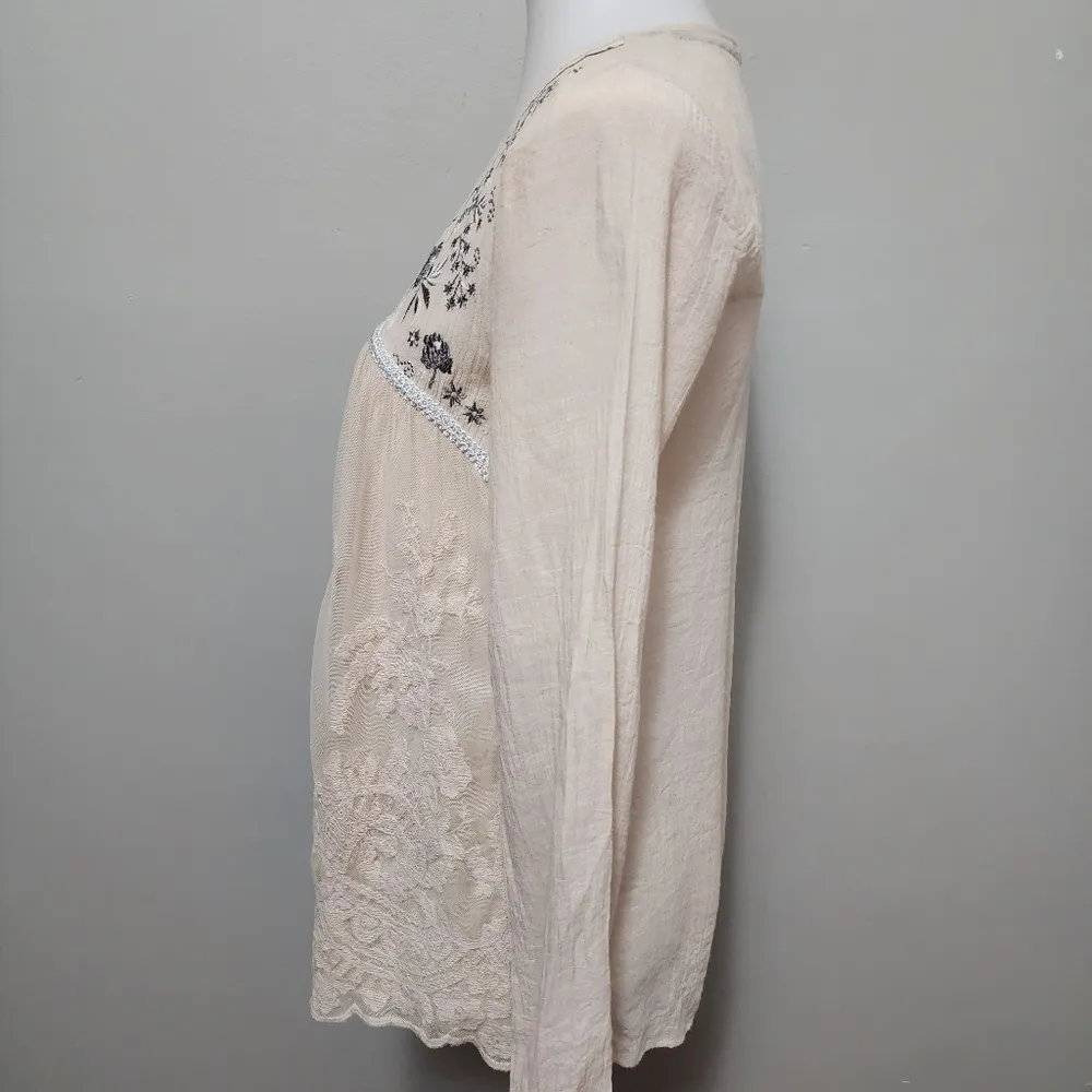Buckle Jolt cream embroidered lace crinkle blouse size small - Image 3