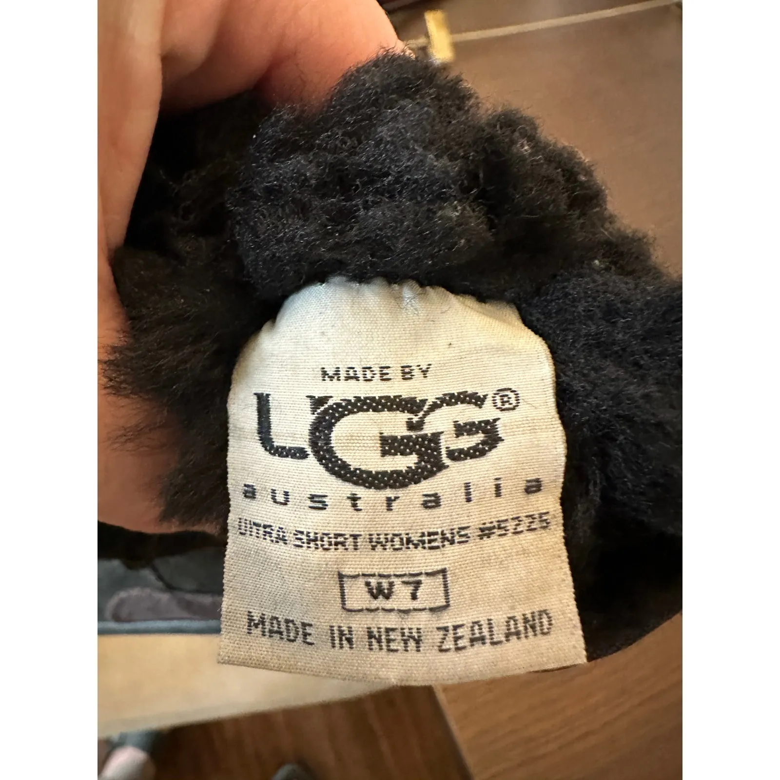 UGG Australia Ultra Short 5225 Black Pull On Boots Sz 7 Suede Sheepskin Winter - Image 2