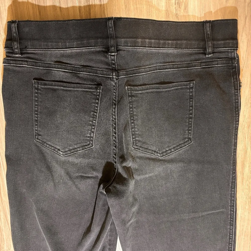 NWT Spanx Women's Straight Leg Pull On Jeans - Large - Image 7