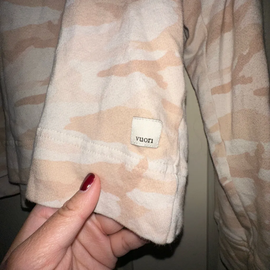 Vuori Beach Pullover Camo Print Hoodie size XS - Image 5