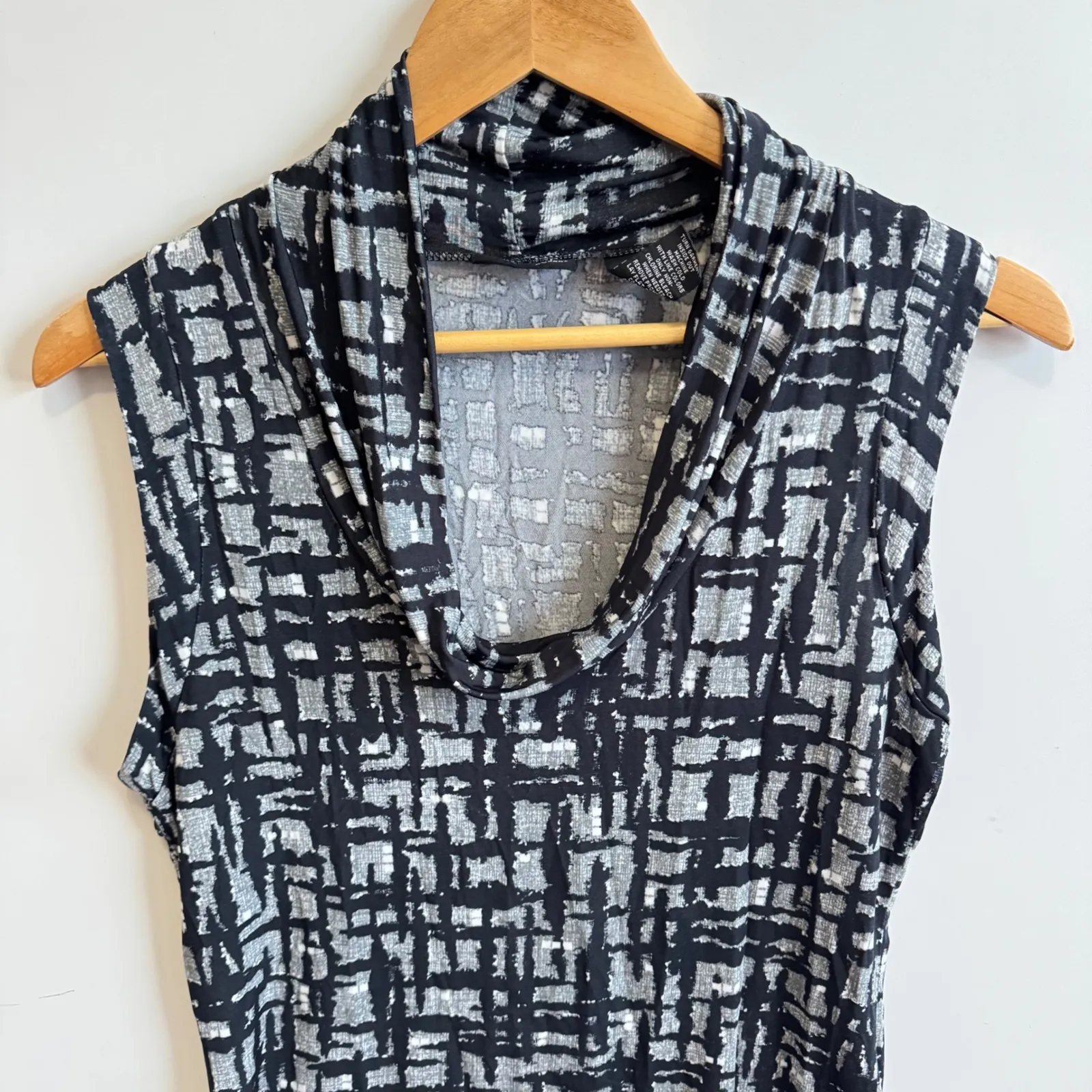 New York & Company Y2K Stretch Top Sleeveless Cowl‎ Neck Abstract Black Gray Size M - Image 4