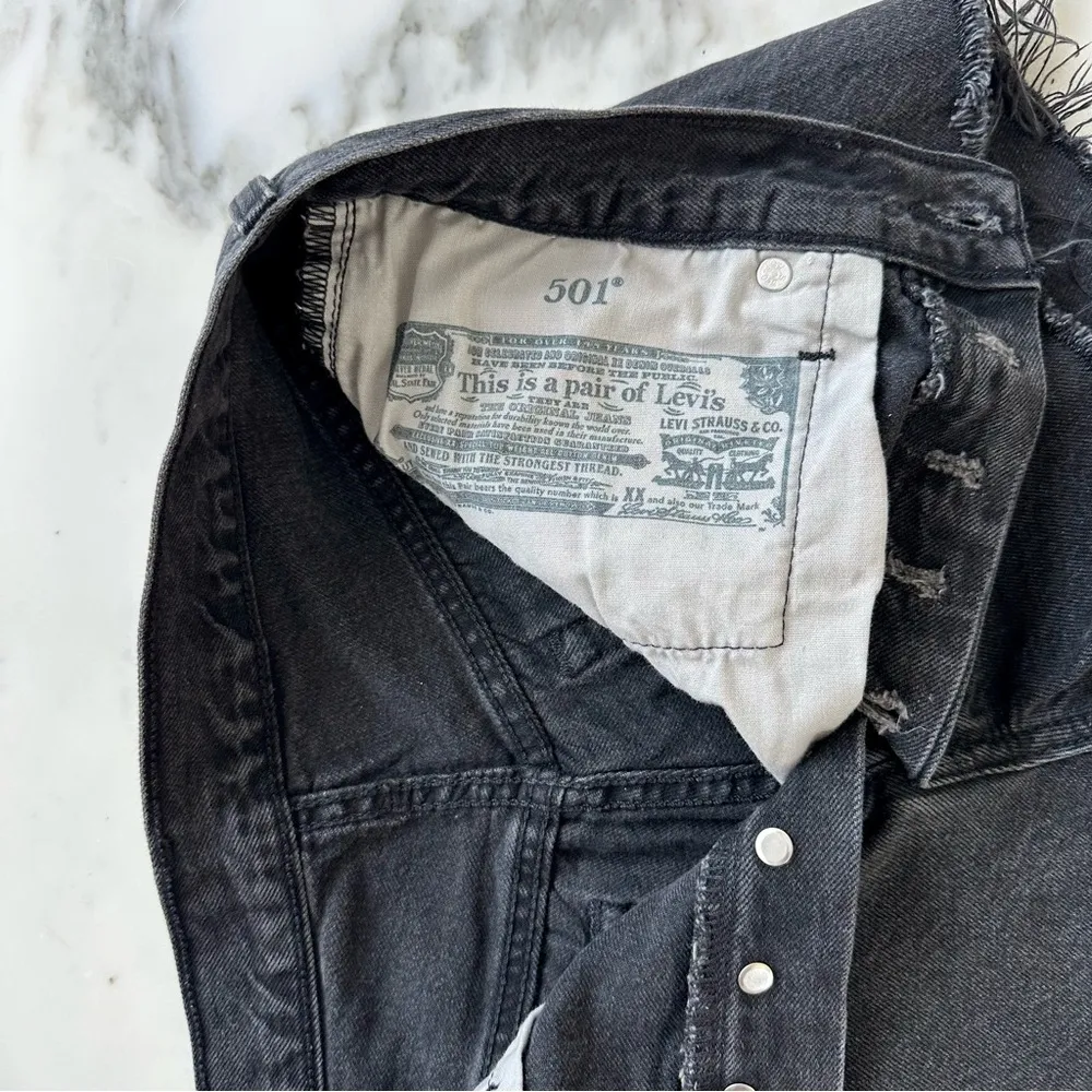 Levi’s 501 Original Fit High Rise Denim Shorts • Sz 29 - Image 6