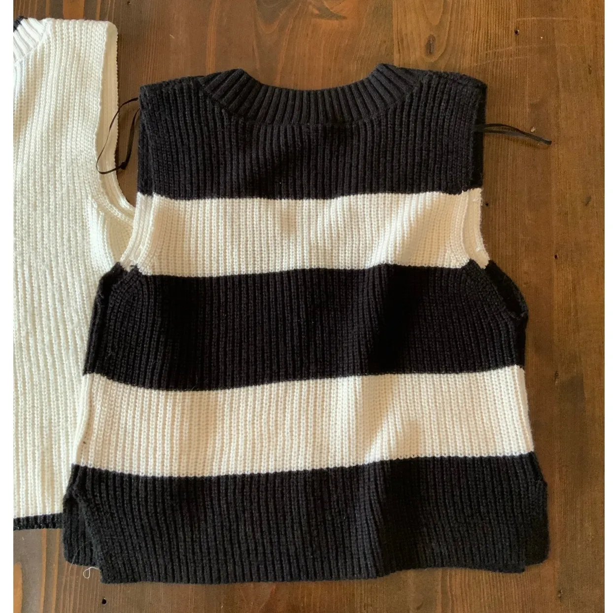 H&M Sweater Vests size large - Image 7