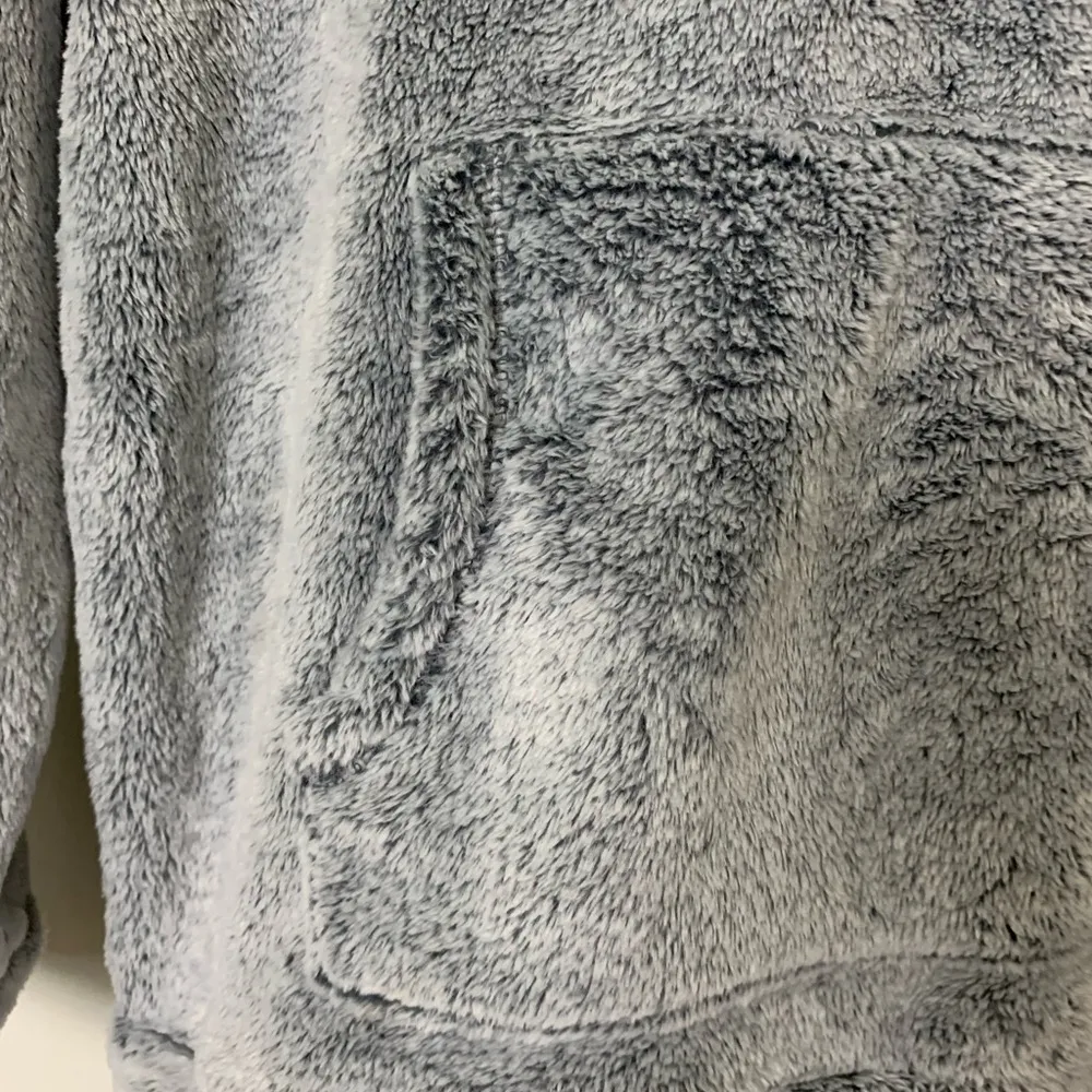 Green Tea Plush Hoodie Blue Cream Size Medium - Image 7